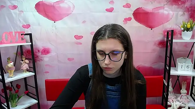 Snapshot of LilianaShine chatting on February 16, 5:58 am LilianaShine online show from February 16, 5:58 am