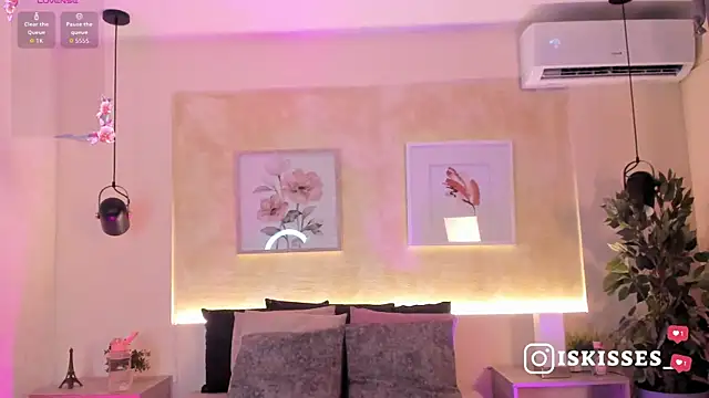 Snapshot of IsabellaSweet__ chatting on March 3, 3:34 am IsabellaSweet online show from March 3, 3:34 am