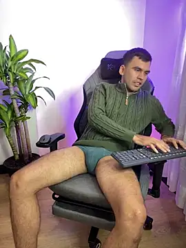 HAMILTONG12 online show from March 28, 8:08 pm