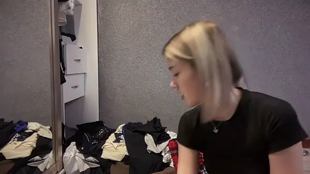 lilXdomiii online show from February 18, 1:40 pm