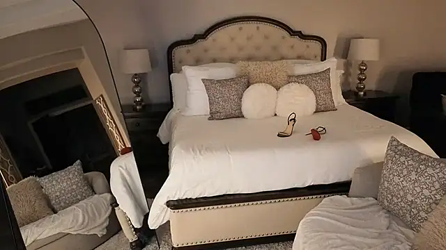 Snapshot of Hot_Wife_Amber chatting on July 10, 4:39 am Hot Wife Amber online show from July 10, 4:39 am