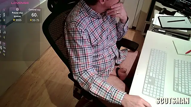 Snapshot of Scotsmanx chatting on April 2, 1:31 pm Scotsmanx online show from April 2, 1:31 pm