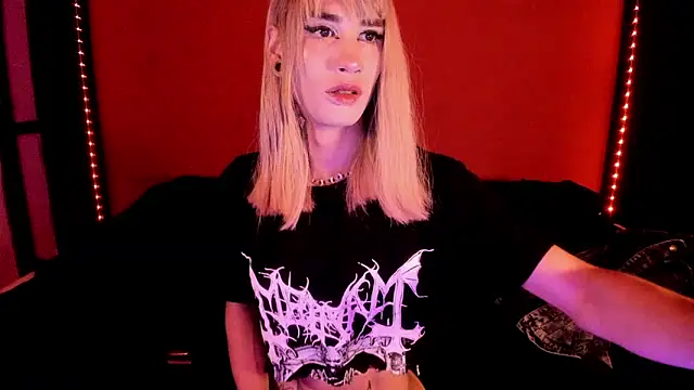 Snapshot of PervertedMissCloe chatting on February 26, 4:33 am PervertedMissCloe online show from February 26, 4:33 am