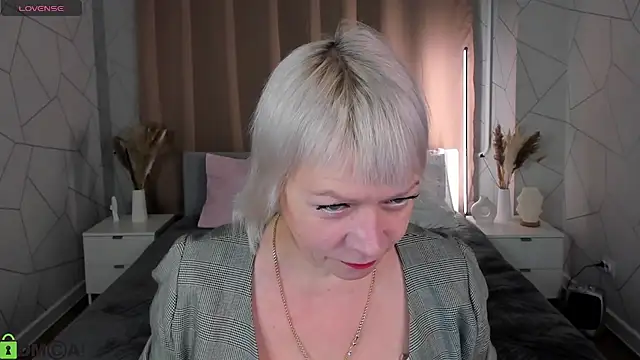 Ann Annise online show from February 7, 1:09 am