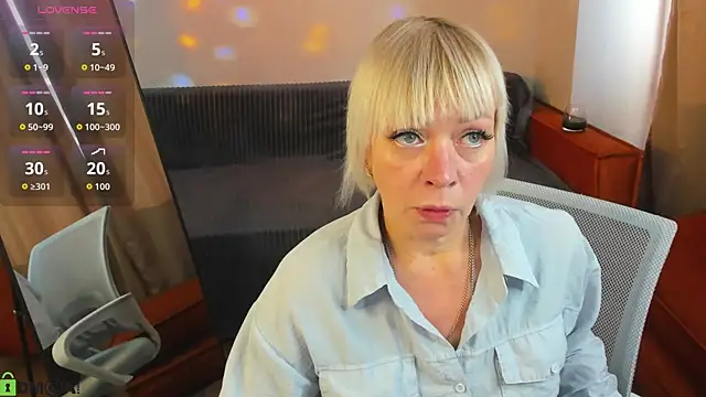 Snapshot of Ann_Annise chatting on June 10, 12:55 am Ann Annise online show from June 10, 12:55 am