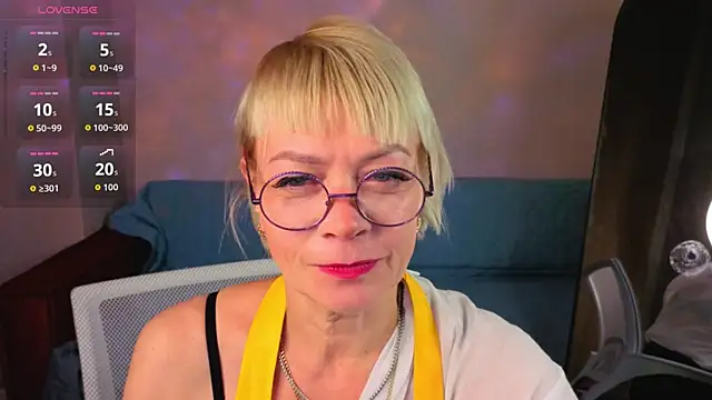 Snapshot of Ann_Annise chatting on June 20, 4:21 pm Ann Annise online show from June 20, 4:21 pm