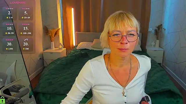 Snapshot of Ann_Annise chatting on July 13, 12:57 am Ann Annise online show from July 13, 12:57 am