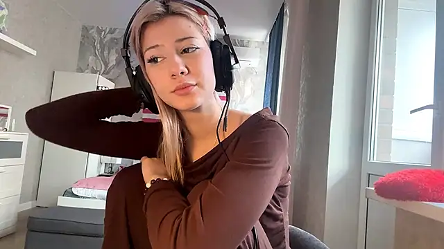 LadyFoxLove online show from February 16, 11:50 am