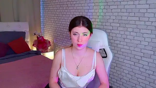 Snapshot of LunarDreamm chatting on February 3, 12:43 pm LunarDreamm online show from February 3, 12:43 pm