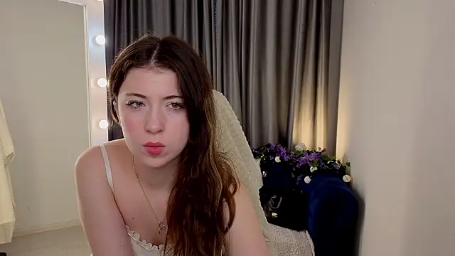 Snapshot of LunarDreamm chatting on February 15, 2:03 pm LunarDreamm online show from February 15, 2:03 pm