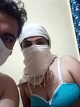 Snapshot of pinkbox chatting on March 2, 5:42 pm pinkbox online show from March 2, 5:42 pm