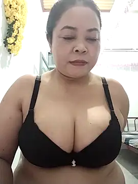 Baby-bigtits2026 online show from March 26, 2:22 pm