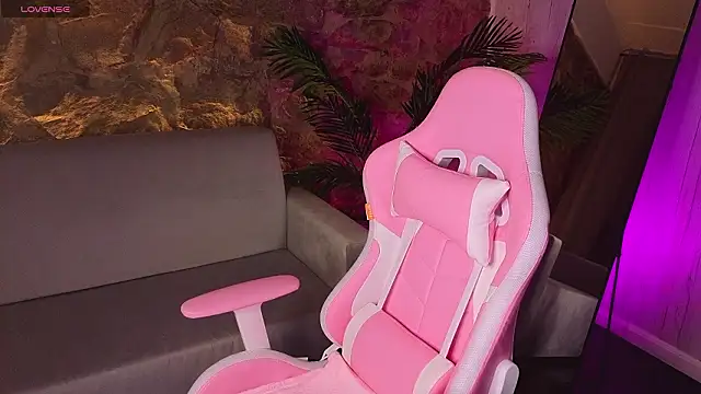 Snapshot of Candy_Lir chatting on February 14, 9:06 am Candy Lir online show from February 14, 9:06 am