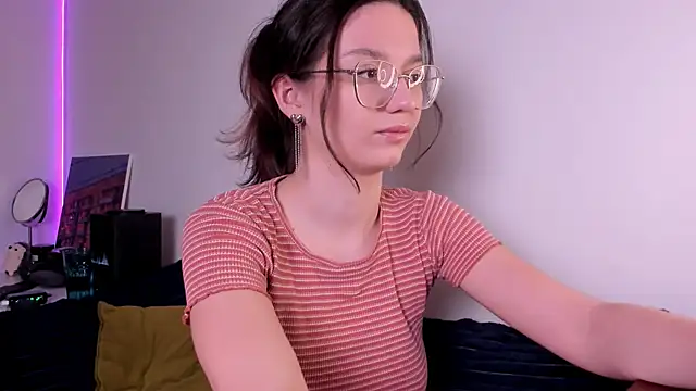 miabellee  online show from February 26, 9:03 pm