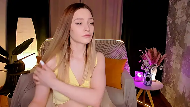 cherrykississ online show from February 13, 8:43 am