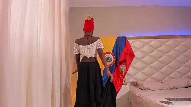 Snapshot of EvelynDivine chatting on February 7, 1:04 pm EvelynDivine online show from February 7, 1:04 pm