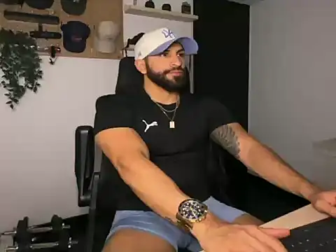 Snapshot of SamDornan51 chatting on February 1, 3:49 am SamDornan51 online show from February 1, 3:49 am