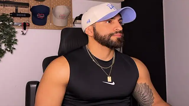 Snapshot of SamDornan51 chatting on February 14, 12:29 am SamDornan51 online show from February 14, 12:29 am