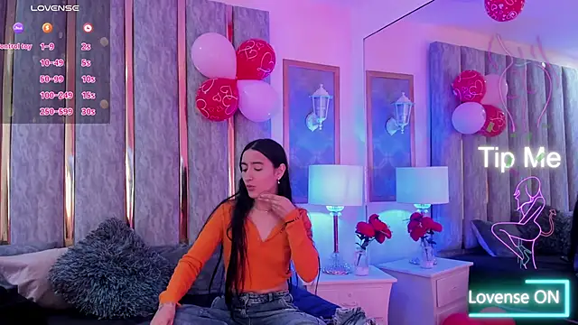 Snapshot of KeniaVelvet_ chatting on February 25, 5:22 pm KeniaVelvet online show from February 25, 5:22 pm