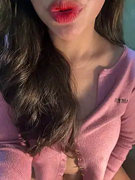 Snapshot of QuynhAnh_2k1 chatting on February 6, 7:02 am QuynhAnh 2k1 online show from February 6, 7:02 am