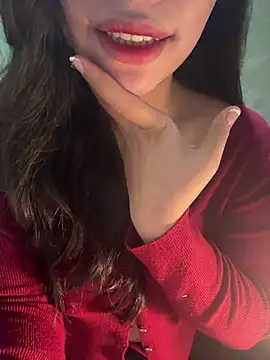 Snapshot of QuynhAnh_2k1 chatting on February 8, 2:15 am QuynhAnh 2k1 online show from February 8, 2:15 am