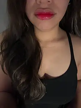 Snapshot of QuynhAnh_2k1 chatting on February 18, 10:06 pm QuynhAnh 2k1 online show from February 18, 10:06 pm