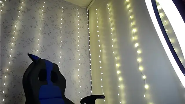 Snapshot of moriah_h chatting on February 8, 12:52 pm moriah h online show from February 8, 12:52 pm