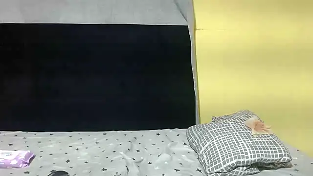 Snapshot of JinglynJuicy22 chatting on February 26, 8:19 pm JinglynJuicy22 online show from February 26, 8:19 pm