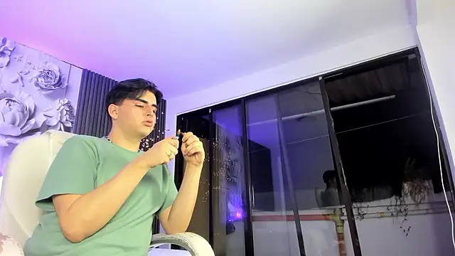 Snapshot of noahWolff_ chatting on February 21, 4:35 am noahWolff online show from February 21, 4:35 am