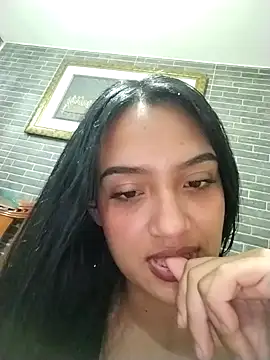 Snapshot of cynliu chatting on February 3, 6:40 am cynliu online show from February 3, 6:40 am