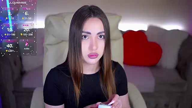 Snapshot of OliviaMoore_ chatting on February 25, 1:54 pm OliviaMoore online show from February 25, 1:54 pm