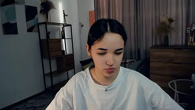 Snapshot of AvantgardAlone chatting on February 8, 9:45 am AvantgardAlone online show from February 8, 9:45 am