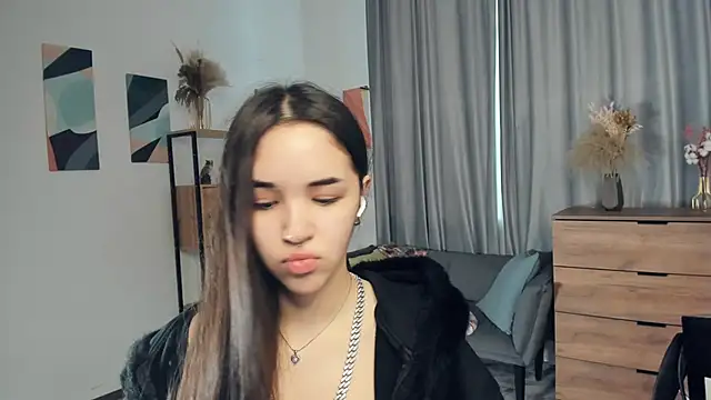 Snapshot of AvantgardAlone chatting on February 16, 8:32 am AvantgardAlone online show from February 16, 8:32 am