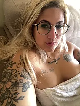 Snapshot of esposatattoo chatting on February 11, 5:18 pm esposatattoo online show from February 11, 5:18 pm