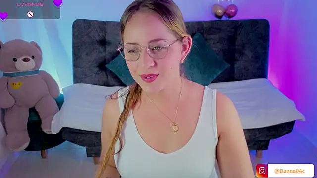 DannaCouper  online show from April 11, 6:56 pm