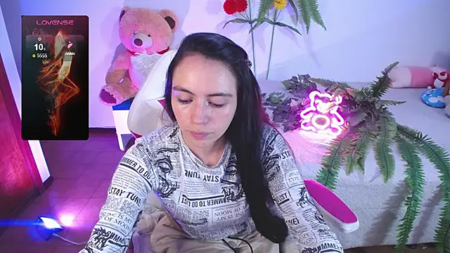 Snapshot of lika_little0 chatting on February 16, 6:04 pm lika little0 online show from February 16, 6:04 pm