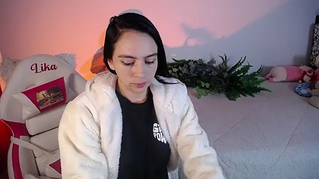 Snapshot of lika_little0 chatting on February 24, 10:52 pm lika little0 online show from February 24, 10:52 pm