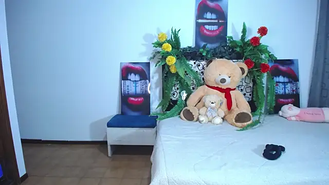 Snapshot of lika_little0 chatting on March 1, 12:01 am lika little0 online show from March 1, 12:01 am