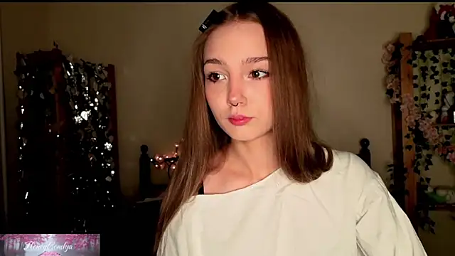HoneyComfy online show from May 23, 1:26 pm