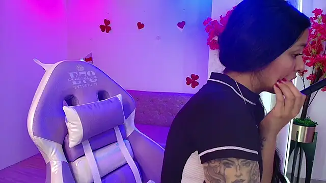 Snapshot of Maddie_T18 chatting on February 25, 11:09 am Maddie T18 online show from February 25, 11:09 am