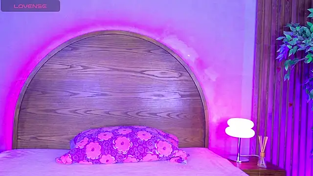 Snapshot of mollyjackson_ chatting on May 9, 10:15 pm mollyjackson online show from May 9, 10:15 pm