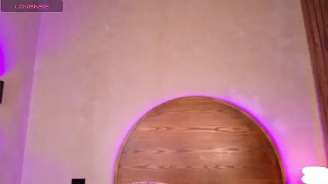 Snapshot of mollyjackson_ chatting on June 11, 2:53 am mollyjackson online show from June 11, 2:53 am