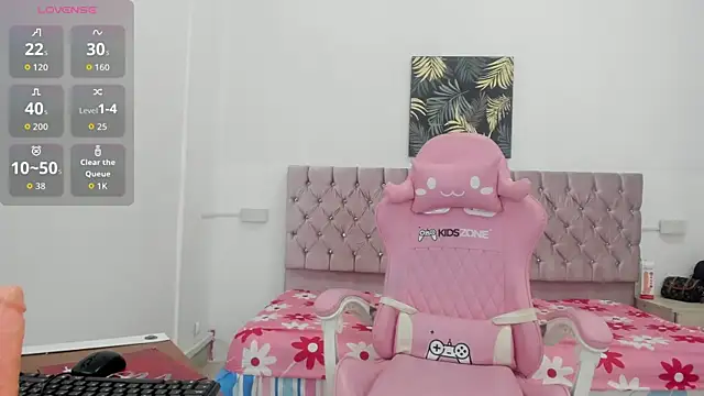 Snapshot of thaliaa_smith1 chatting on February 21, 9:49 pm thaliaa smith1 online show from February 21, 9:49 pm