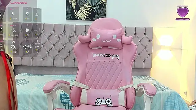 thaliaa smith1 online show from April 7, 8:53 pm