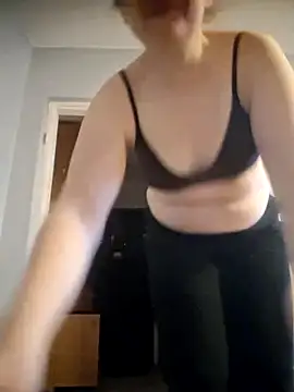 Snapshot of VitniKis chatting on February 3, 6:40 am VitniKis online show from February 3, 6:40 am