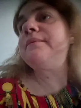 Snapshot of VitniKis chatting on February 8, 9:02 am VitniKis online show from February 8, 9:02 am