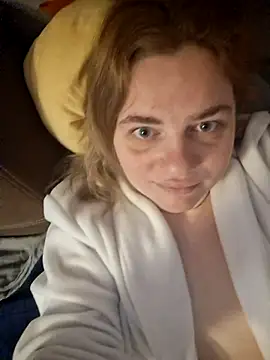 Snapshot of VitniKis chatting on February 12, 6:52 am VitniKis online show from February 12, 6:52 am