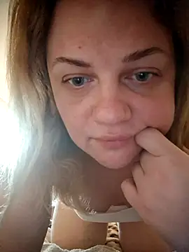 Snapshot of VitniKis chatting on February 27, 6:35 am VitniKis online show from February 27, 6:35 am