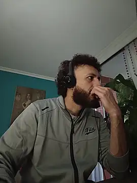 Snapshot of kauzZhomi chatting on February 4, 11:38 am kauzZhomi online show from February 4, 11:38 am