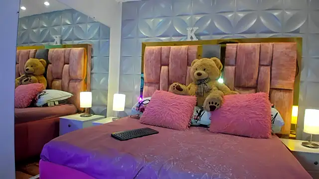 Snapshot of Paris_Velvet chatting on January 31, 10:08 pm Paris Velvet online show from January 31, 10:08 pm